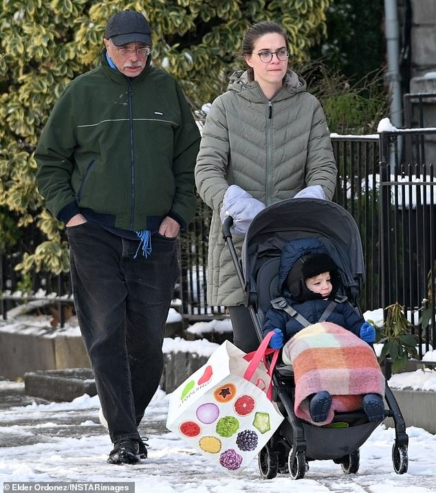 Slater's ex-wife was also joined by her father as the trio ran a few errands, such as grabbing a warm drink from a local coffee shop