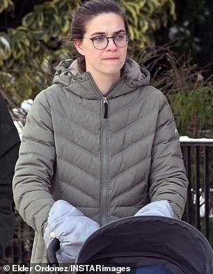 During her latest outing ahead of the Christmas holiday, Jay was seen bundling up in a pair of dark gray leggings as well as a gray puffer coat