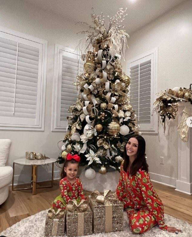 Scheana Shay was in her Grinch pajamas with her little girl