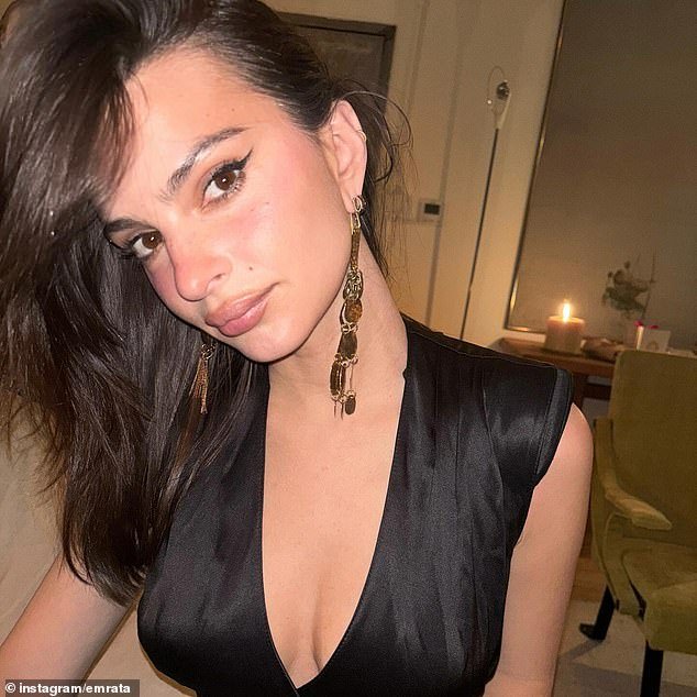 Emily Ratajkowski wows in sexy selfie as she reminisces on her festive December