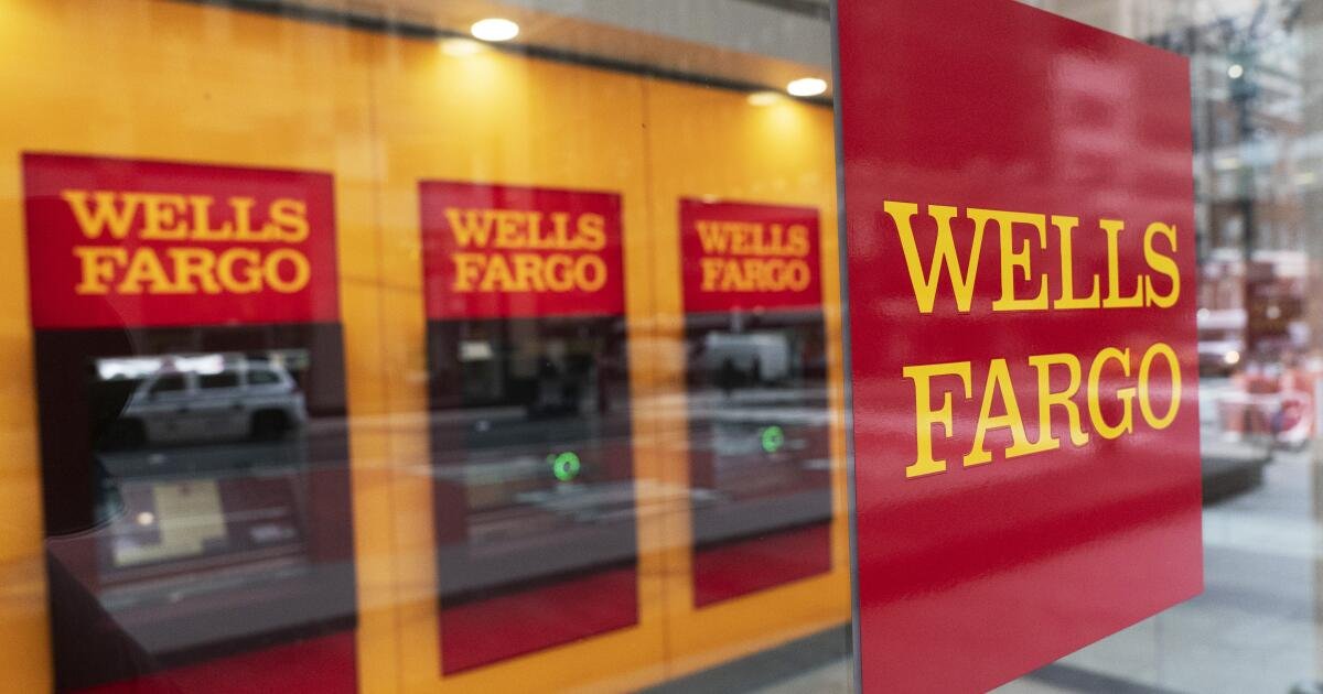 Amid intimidation claims, Wells Fargo investigators vote to unionize