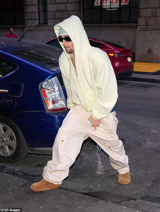 Wearing the hood of his pale yellow sweatshirt up over his head, Bieber made a beeline for the spa's entrance after being dropped off by a vehicle