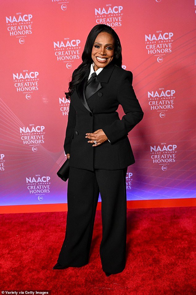 Sheryl Lee Ralph made jaws drop in a stylish suit and tie look with wide-legged slacks