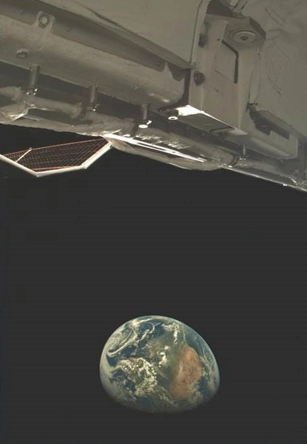 The secretive X-37B space plane snapped this picture of Earth from orbit