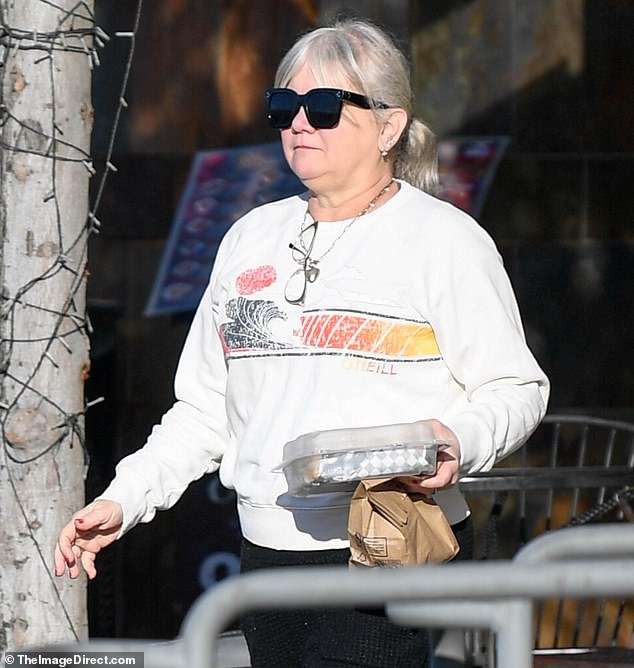 The star opted for comfort for the daytime excursion wearing a pair of black sweatpants and a white-printed sweatshirt