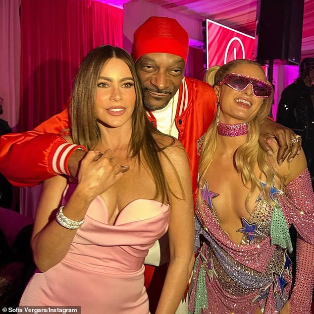 The Adored singer - who asked guests to wear sparkly pink outfits - made sure to pose with the 53-year-old rap superstar (M) as well as Modern Family alum Sofía Vergara (L)